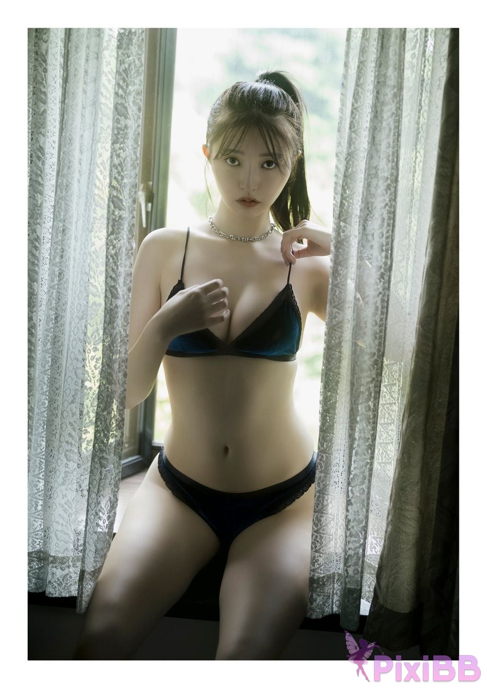 Japanese Idol Moka Hashimoto Moeka Digital only YJ PHOTO BOOK Tomoka SideA looks like hes flirting PixiBB (10)